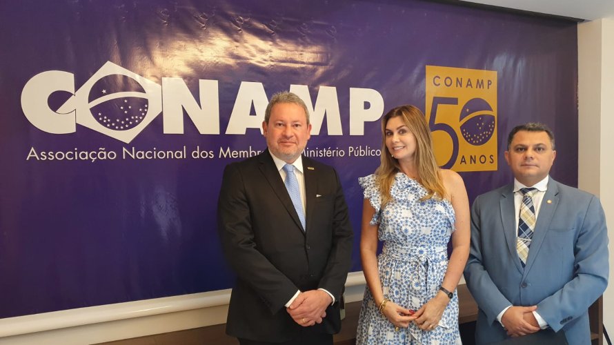 CONAMP recebe visita de cortesia de representantes da PGJ/AM